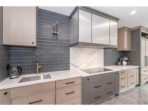 304-2060 Lakeshore Road, Burlington, ON - Indoor Photo Showing Kitchen