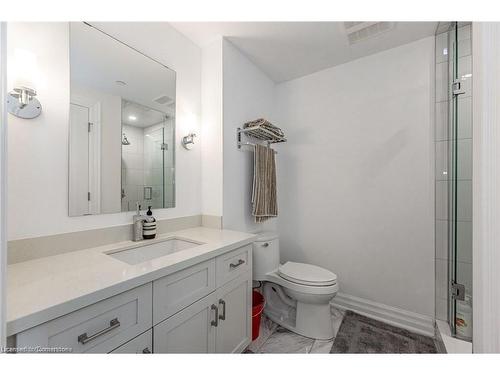 304-2060 Lakeshore Road, Burlington, ON - Indoor Photo Showing Bathroom