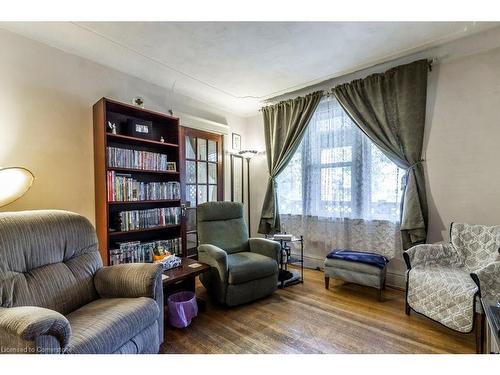 1264 King Street E, Hamilton, ON - Indoor Photo Showing Living Room