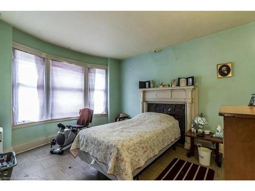 1264 King Street E, Hamilton, ON - Indoor Photo Showing Bedroom