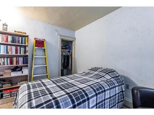 1264 King Street E, Hamilton, ON - Indoor Photo Showing Bedroom