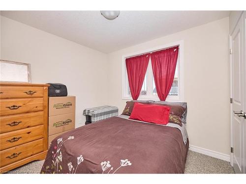 2-19 Picardy Drive, Stoney Creek, ON - Indoor Photo Showing Bedroom