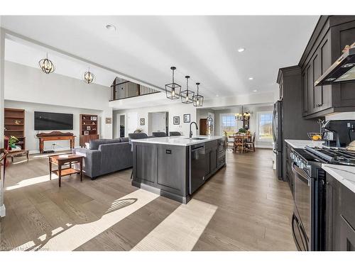 9230 South Chippawa Road, West Lincoln, ON - Indoor Photo Showing Kitchen With Upgraded Kitchen