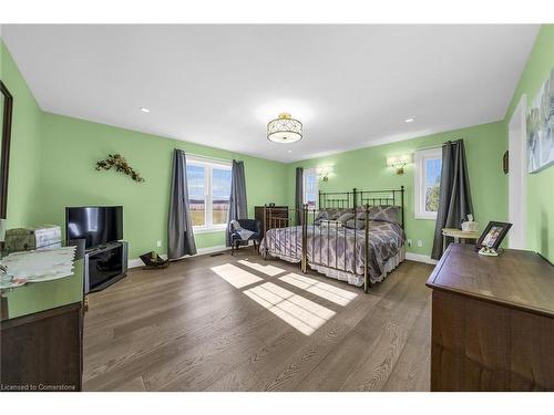 9230 South Chippawa Road, West Lincoln, ON - Indoor Photo Showing Bedroom