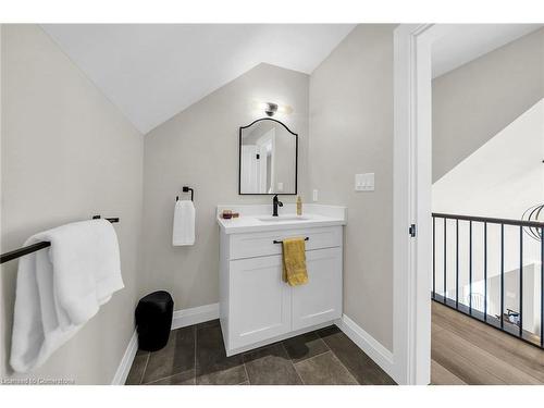 9230 South Chippawa Road, West Lincoln, ON - Indoor Photo Showing Bathroom