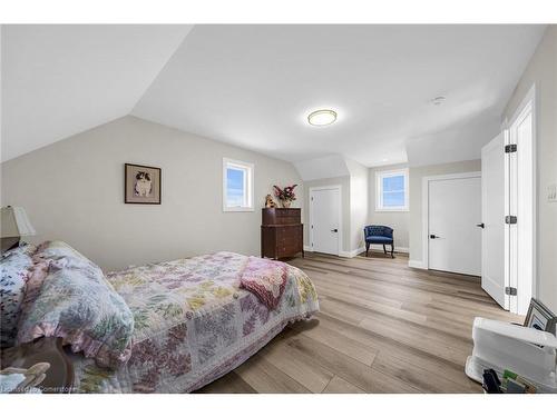 9230 South Chippawa Road, West Lincoln, ON - Indoor Photo Showing Bedroom