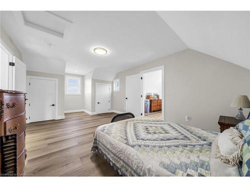 9230 South Chippawa Road, West Lincoln, ON - Indoor Photo Showing Bedroom