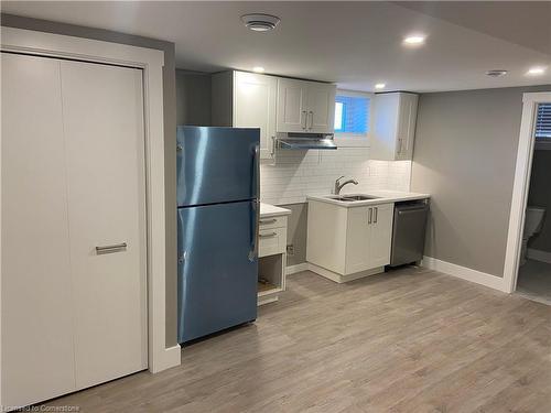 39 Wildewood Avenue, Hamilton, ON - Indoor Photo Showing Kitchen