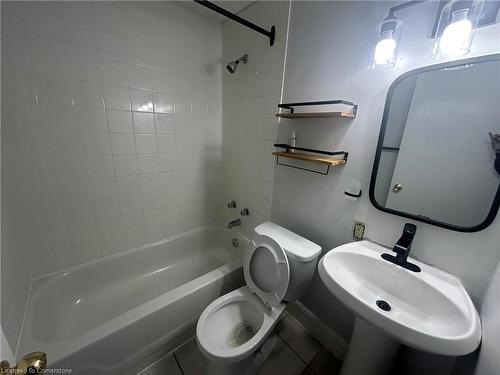 3 Campbell Avenue, Hamilton, ON - Indoor Photo Showing Bathroom