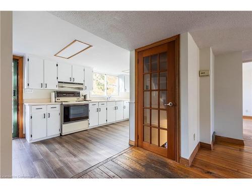 26 Auditorium Circle, Grimsby, ON - Indoor Photo Showing Kitchen