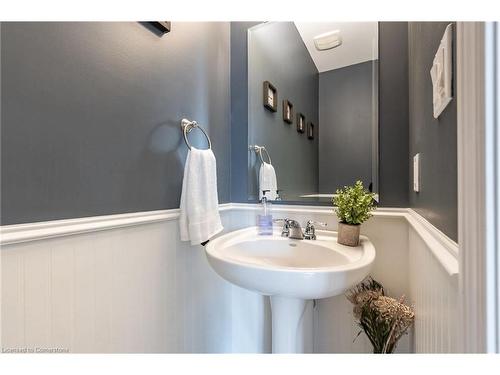 19 Hazelton Avenue, Hamilton, ON - Indoor Photo Showing Bathroom