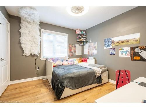 19 Hazelton Avenue, Hamilton, ON - Indoor Photo Showing Bedroom