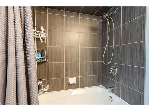 19 Hazelton Avenue, Hamilton, ON - Indoor Photo Showing Bathroom