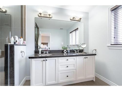 19 Hazelton Avenue, Hamilton, ON - Indoor Photo Showing Bathroom