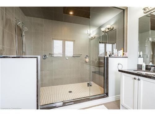 19 Hazelton Avenue, Hamilton, ON - Indoor Photo Showing Bathroom