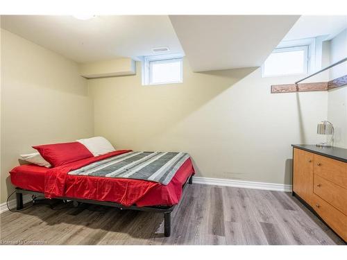 19 Hazelton Avenue, Hamilton, ON - Indoor Photo Showing Bedroom