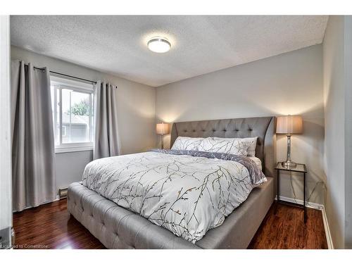 20-63 Fonthill Road, Hamilton, ON - Indoor Photo Showing Bedroom