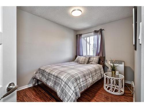 20-63 Fonthill Road, Hamilton, ON - Indoor Photo Showing Bedroom