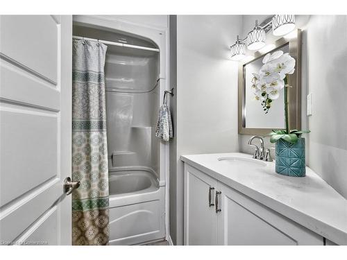 20-63 Fonthill Road, Hamilton, ON - Indoor Photo Showing Bathroom