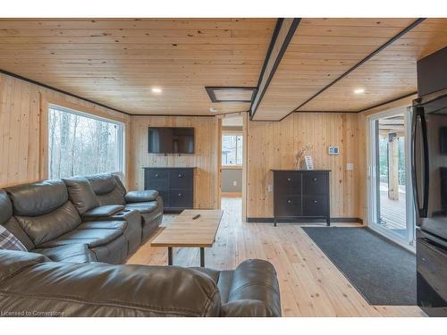 106 Boundary Lane, Kinmount, ON - Indoor Photo Showing Living Room