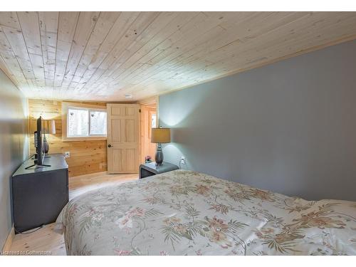 106 Boundary Lane, Kinmount, ON - Indoor Photo Showing Bedroom