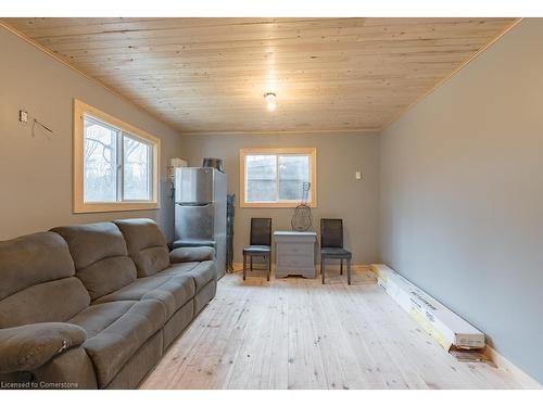 106 Boundary Lane, Kinmount, ON - Indoor Photo Showing Living Room