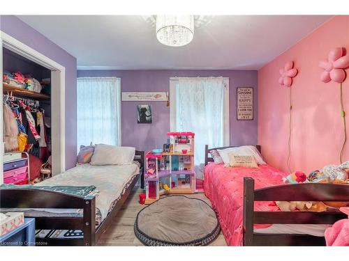 25 Albion Street, Brantford, ON - Indoor Photo Showing Bedroom