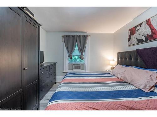 25 Albion Street, Brantford, ON - Indoor Photo Showing Bedroom