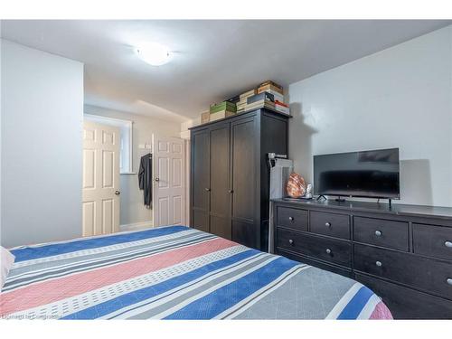 25 Albion Street, Brantford, ON - Indoor Photo Showing Bedroom