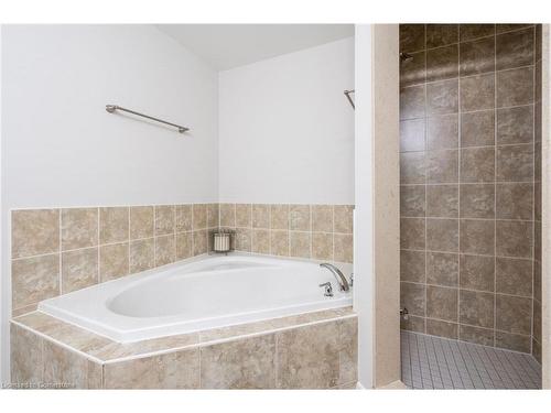 52 Browview Drive, Hamilton, ON - Indoor Photo Showing Bathroom