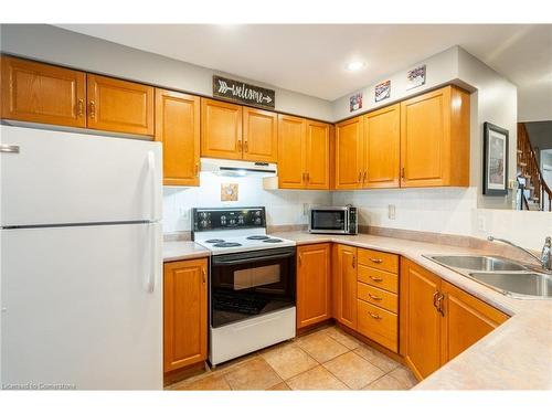 31-10 Cadham Boulevard, Hamilton, ON - Indoor Photo Showing Kitchen With Double Sink