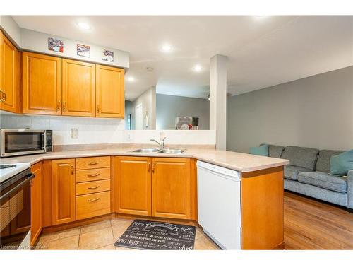 31-10 Cadham Boulevard, Hamilton, ON - Indoor Photo Showing Kitchen With Double Sink