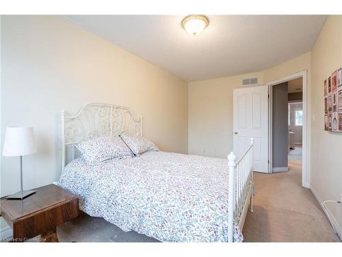 31-10 Cadham Boulevard, Hamilton, ON - Indoor Photo Showing Bedroom