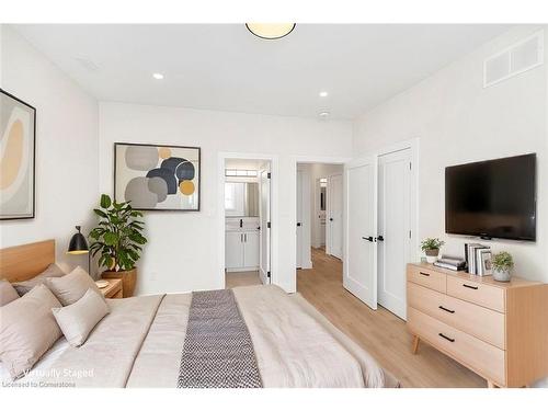 2Nd Floor-34 Crooks Street, Hamilton, ON - Indoor Photo Showing Bedroom