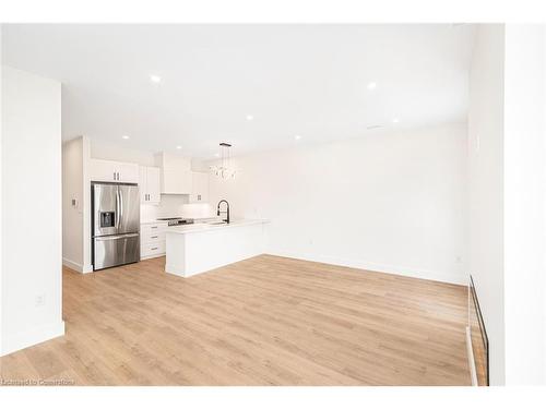 2Nd Floor-34 Crooks Street, Hamilton, ON - Indoor Photo Showing Kitchen