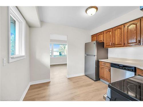 6 Grandfield Street, Hamilton, ON - Indoor Photo Showing Kitchen