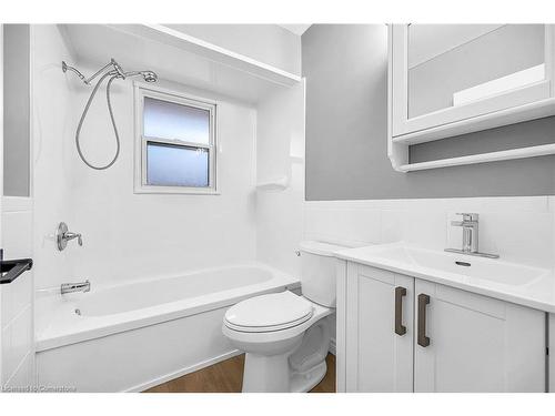 6 Grandfield Street, Hamilton, ON - Indoor Photo Showing Bathroom