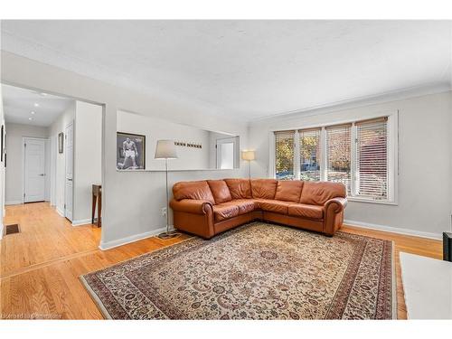 375 Clarendon Drive, Ancaster, ON - Indoor Photo Showing Living Room