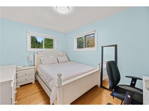 375 Clarendon Drive, Ancaster, ON - Indoor Photo Showing Bedroom