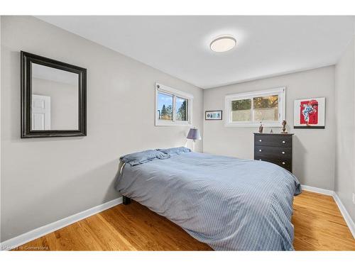 375 Clarendon Drive, Ancaster, ON - Indoor Photo Showing Bedroom