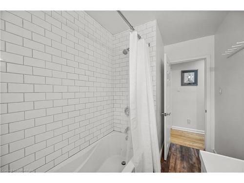 375 Clarendon Drive, Ancaster, ON - Indoor Photo Showing Bathroom