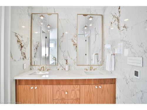 2284 Side 1 Road, Burlington, ON - Indoor Photo Showing Bathroom