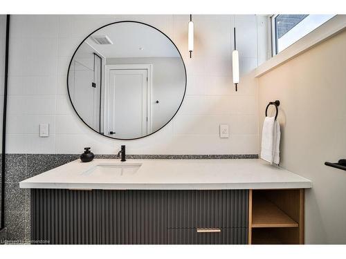 2284 Side 1 Road, Burlington, ON - Indoor Photo Showing Bathroom