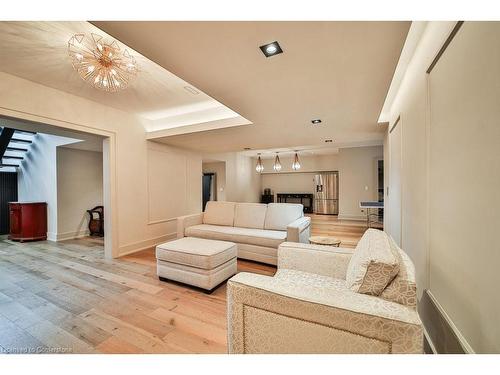 2284 Side 1 Road, Burlington, ON - Indoor Photo Showing Living Room