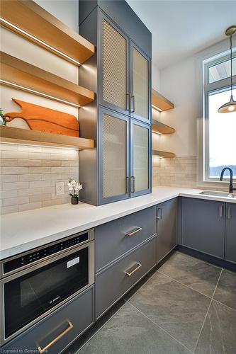 2284 Side 1 Road, Burlington, ON - Indoor Photo Showing Kitchen