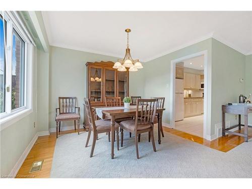 8-4192 Longmoor Drive, Burlington, ON - Indoor Photo Showing Dining Room