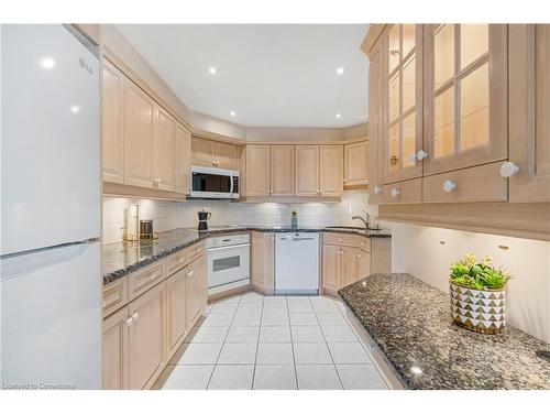 8-4192 Longmoor Drive, Burlington, ON - Indoor Photo Showing Kitchen