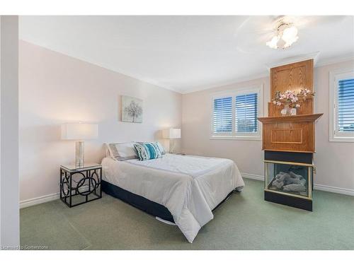 8-4192 Longmoor Drive, Burlington, ON - Indoor Photo Showing Bedroom