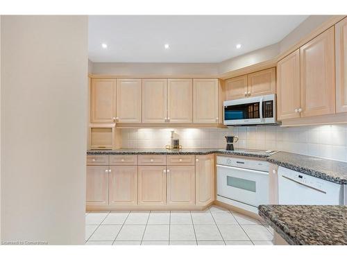 8-4192 Longmoor Drive, Burlington, ON - Indoor Photo Showing Kitchen