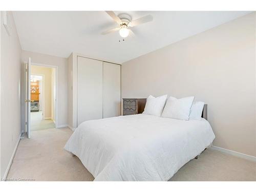 8-4192 Longmoor Drive, Burlington, ON - Indoor Photo Showing Bedroom